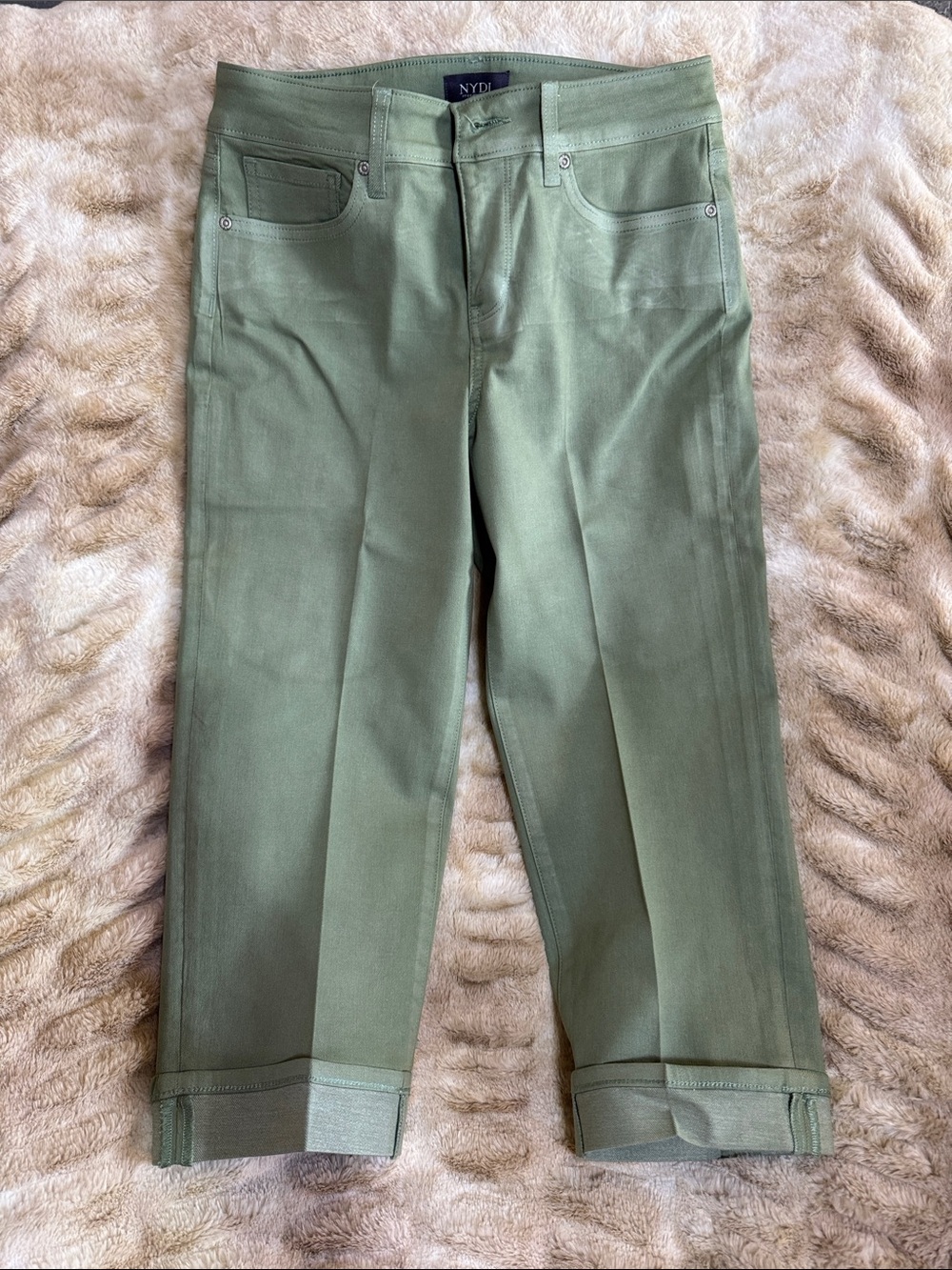 NYDJ Straight-Leg Capri Marilyn Crop in Sage Green